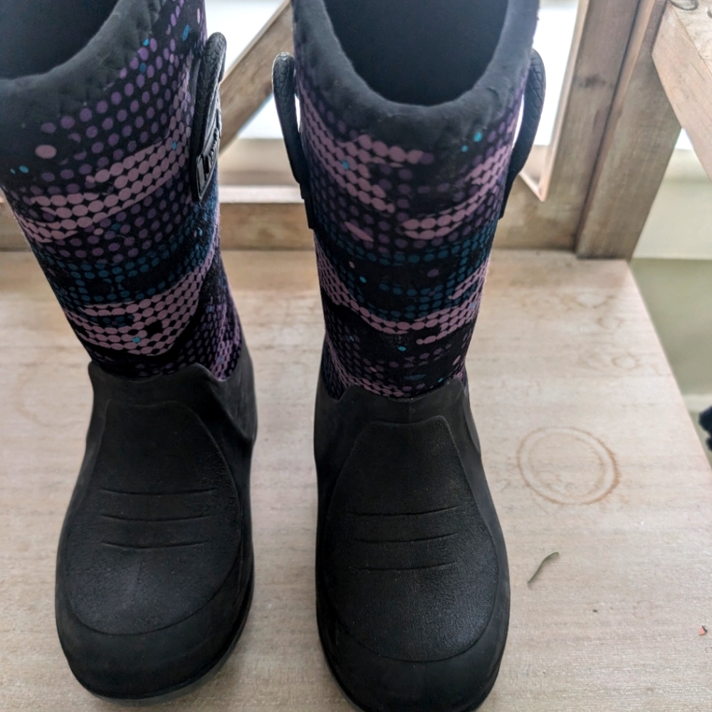 Girls Kamik snow winter boots. LIKE NEW